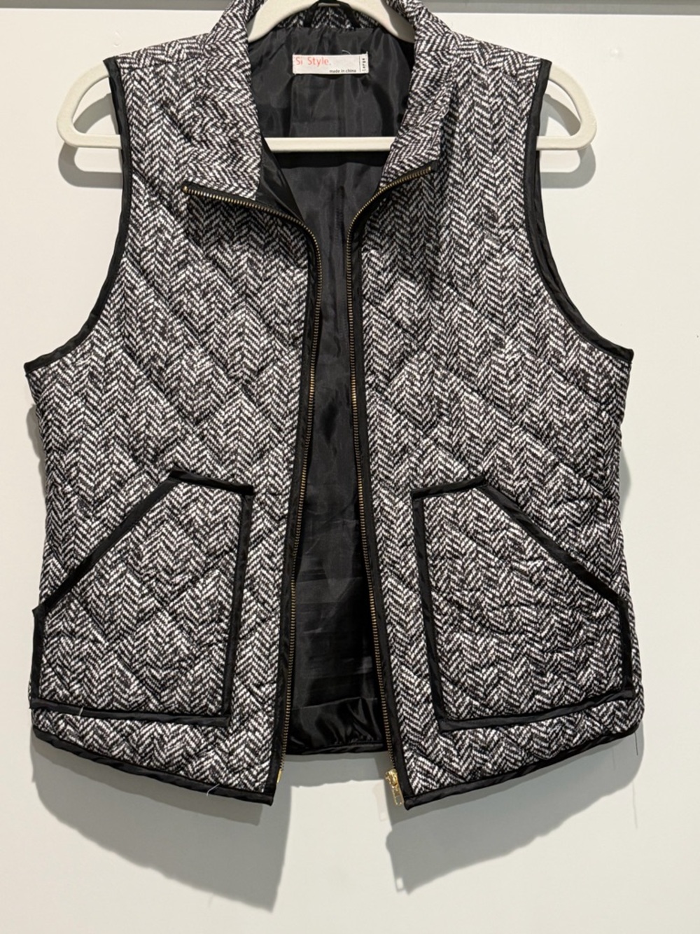 Women's Quilted Herringbone Vest - Black & White